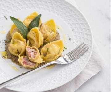 Cappellacci de cotechino y crema de lentejas