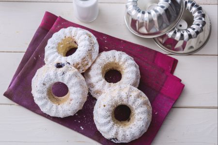 Rosquillas de coco y frutos rojos