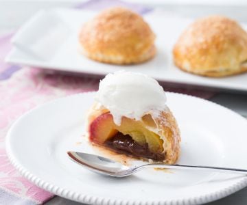 Melocotones en hojaldre