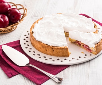 Tarta de ciruelas con merengue