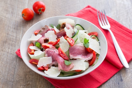 Ensalada de ternera especiada y Grana Padano