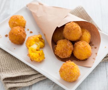 Croquetas de arroz amarillo con stracchino