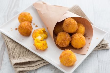 Croquetas de arroz amarillo con stracchino