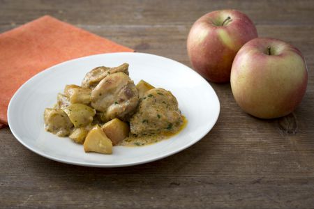 Pollo al curry con manzanas