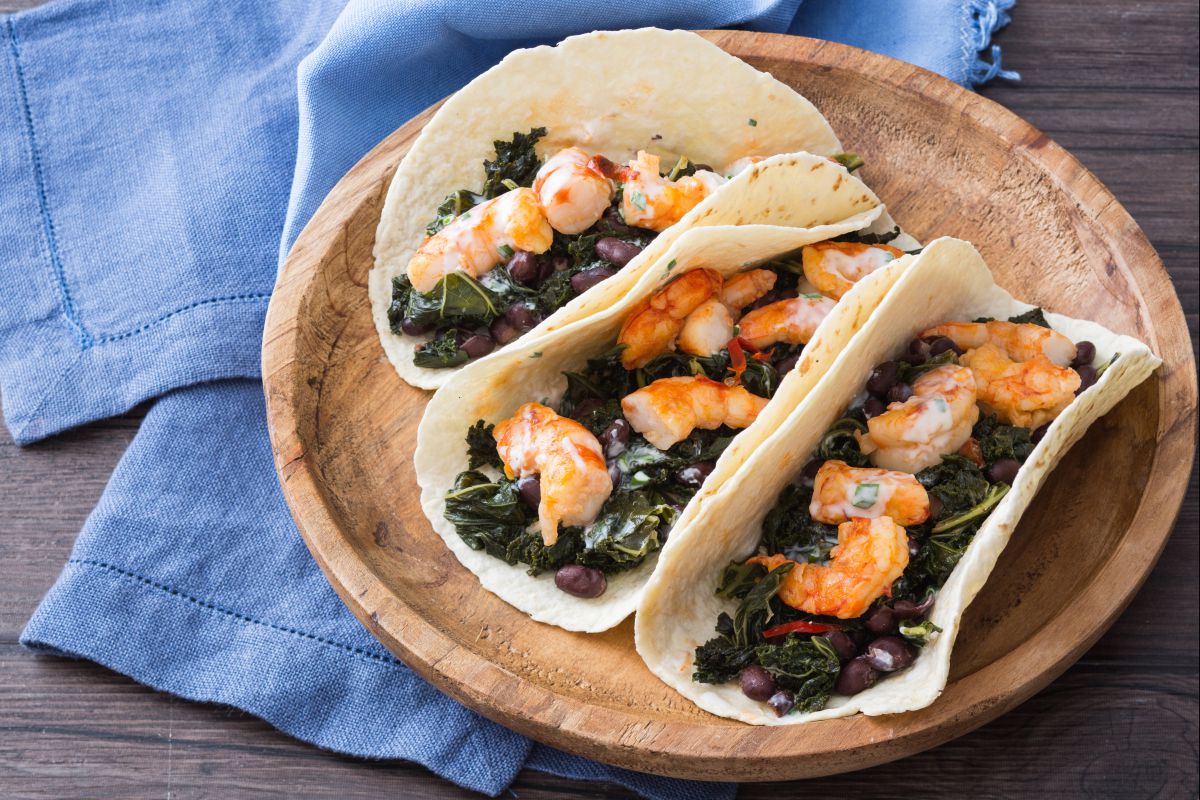 Tacos con kale y gambas