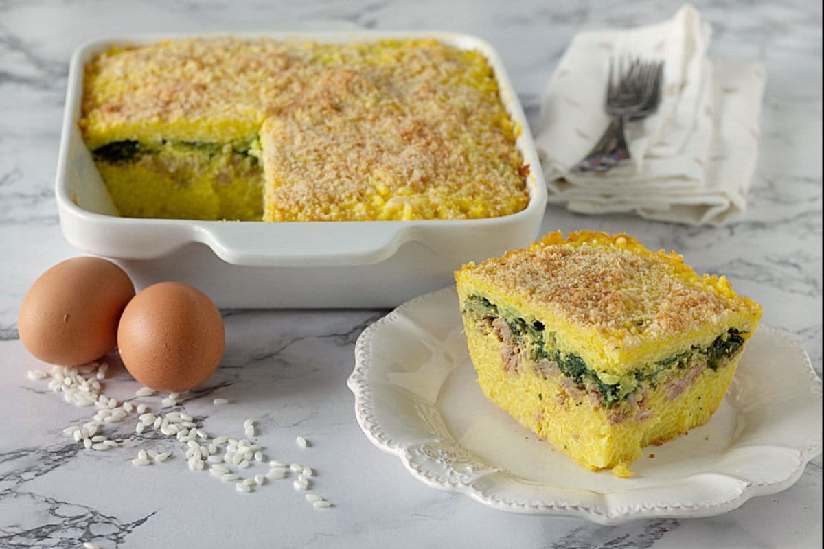 Tarta de arroz con grelos y salchicha