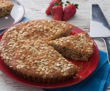 Tarta sin lactosa con yogur, avena y pasas