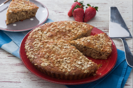 Tarta sin lactosa con yogur, avena y pasas