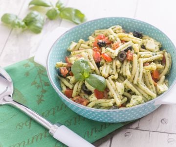 Pasta fría con pesto sin ajo