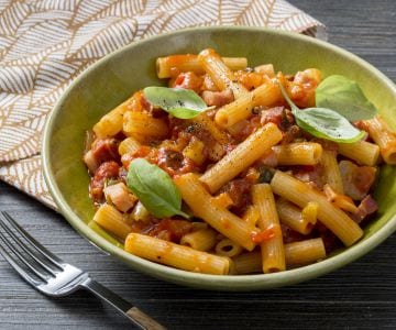 Pasta con salsa de panceta ahumada
