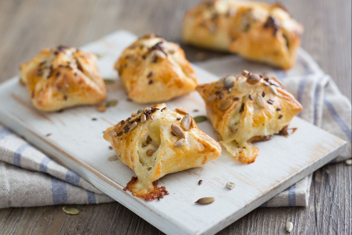 Paquetitos con lentejas, salchicha y queso