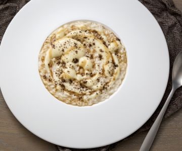 Risotto con crema de Grana Padano, reducción de cerveza y café