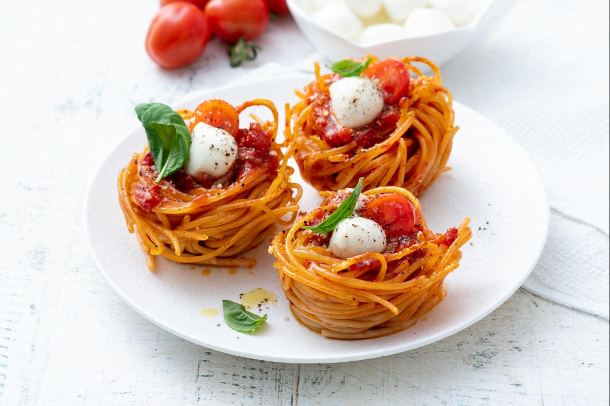 Nidos capreses de espaguetis