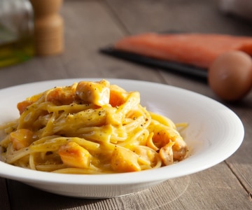 Carbonara de salmón
