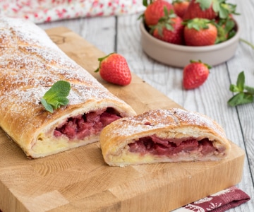 Strudel con crema pastelera y fresas