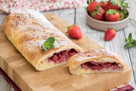 Strudel con crema pastelera y fresas