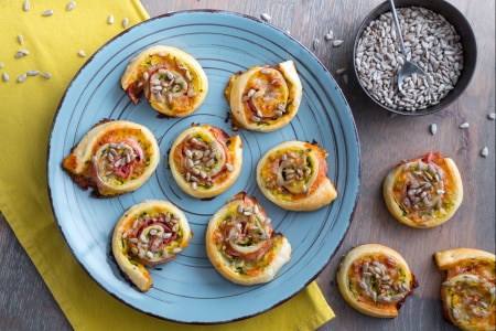 Espirales de hojaldre con calabacín y jamón