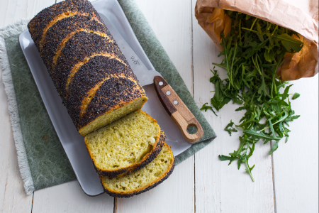 Pan brioche salado con rúcula y patatas