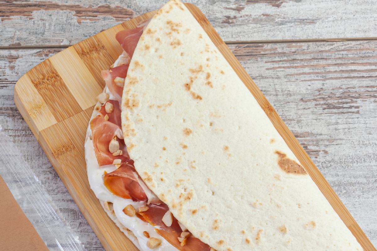 Piadina con jamón serrano y mascarpone
