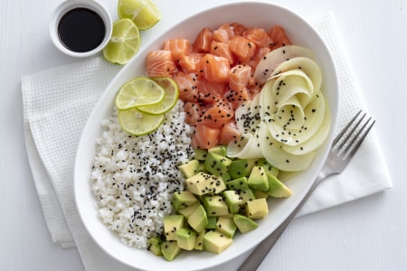 Poke bowl de salmón y fruta