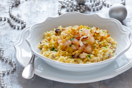 Risotto de naranja con pez espada y gambas