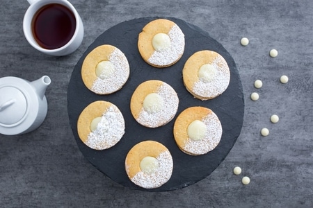 Galletas con crema de chocolate blanco