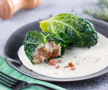 Paquetitos de col rellenos de arroz