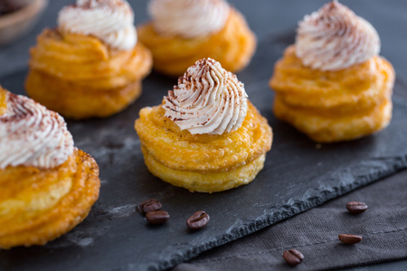 Zeppole con crema de mascarpone y café