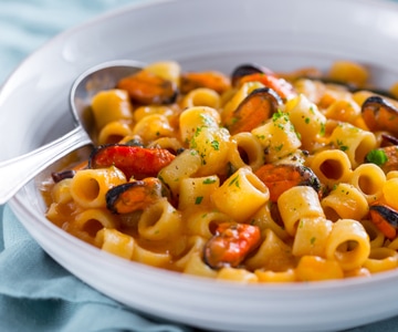 Pasta con patatas y mejillones