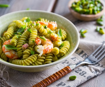 Pasta con pesto de pistachos y gambas