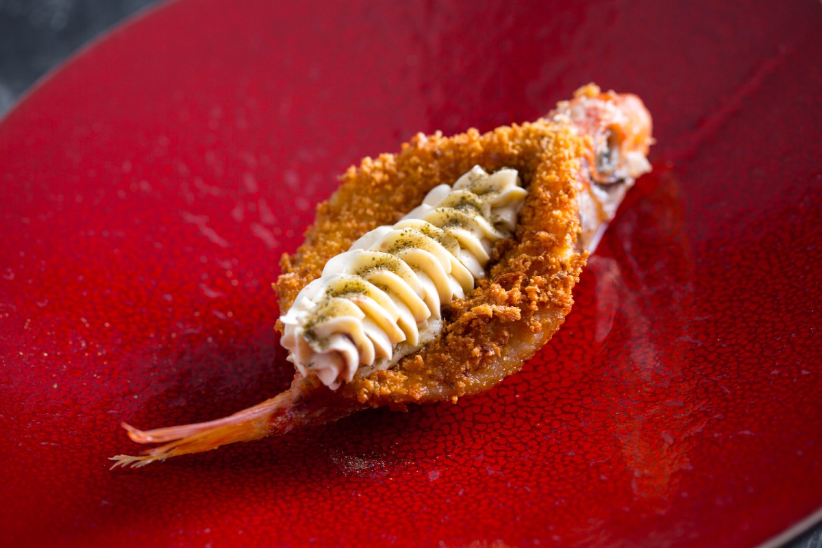 Salmonetes fritos con mantequilla de anchoas