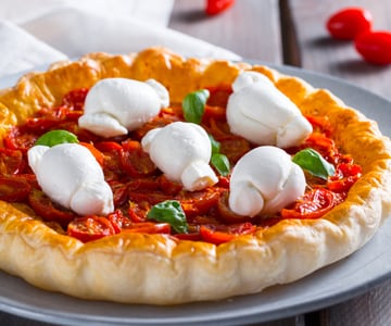 Tarta salada con nuditos y tomates cherry confitados