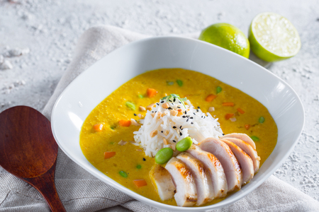 Sopa de pollo con arroz basmati