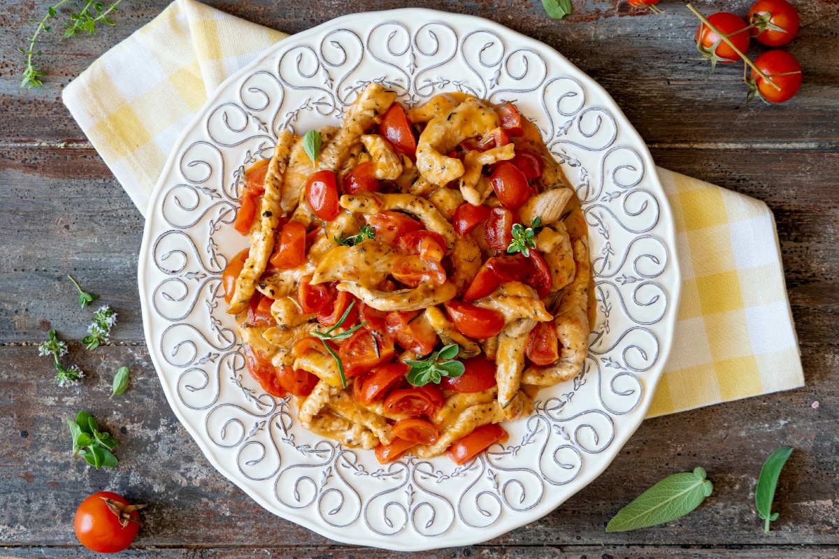 Tiras de pavo con tomatitos