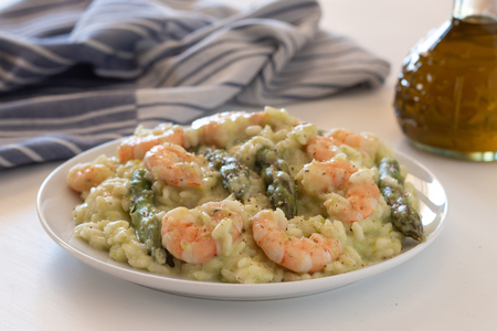 Risotto espárragos y gambas