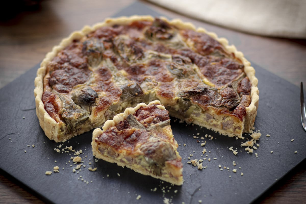 Quiche de alcachofas y salchicha