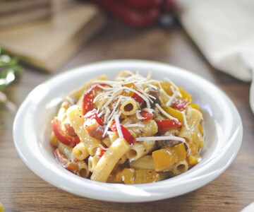 Pasta pimientos y panceta