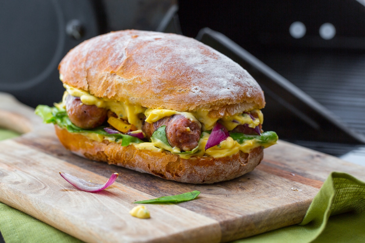 Verzini a la barbacoa con pimientos y cebollas
