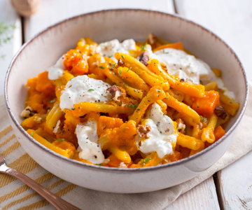 Casarecce con calabaza, nueces y burrata