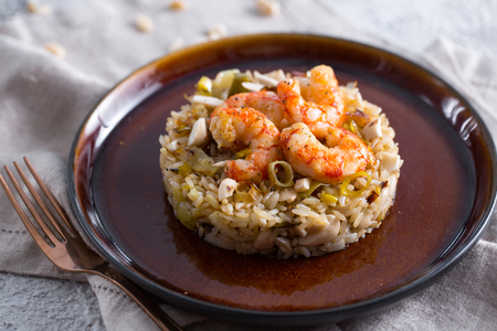Arroz integral tibio