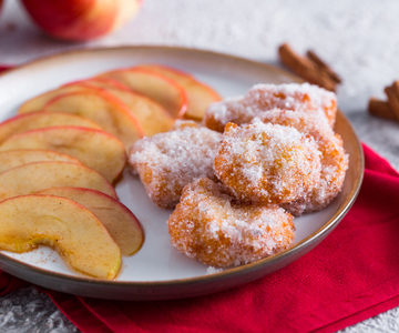 Buñuelos de arroz y manzana