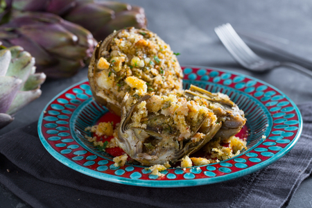 Alcachofas rellenas de pan rallado