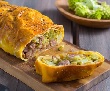 Strudel salado con Asiago DOP, brócoli y salchicha