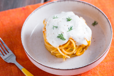 Spaghettone al ragú de salmonetes