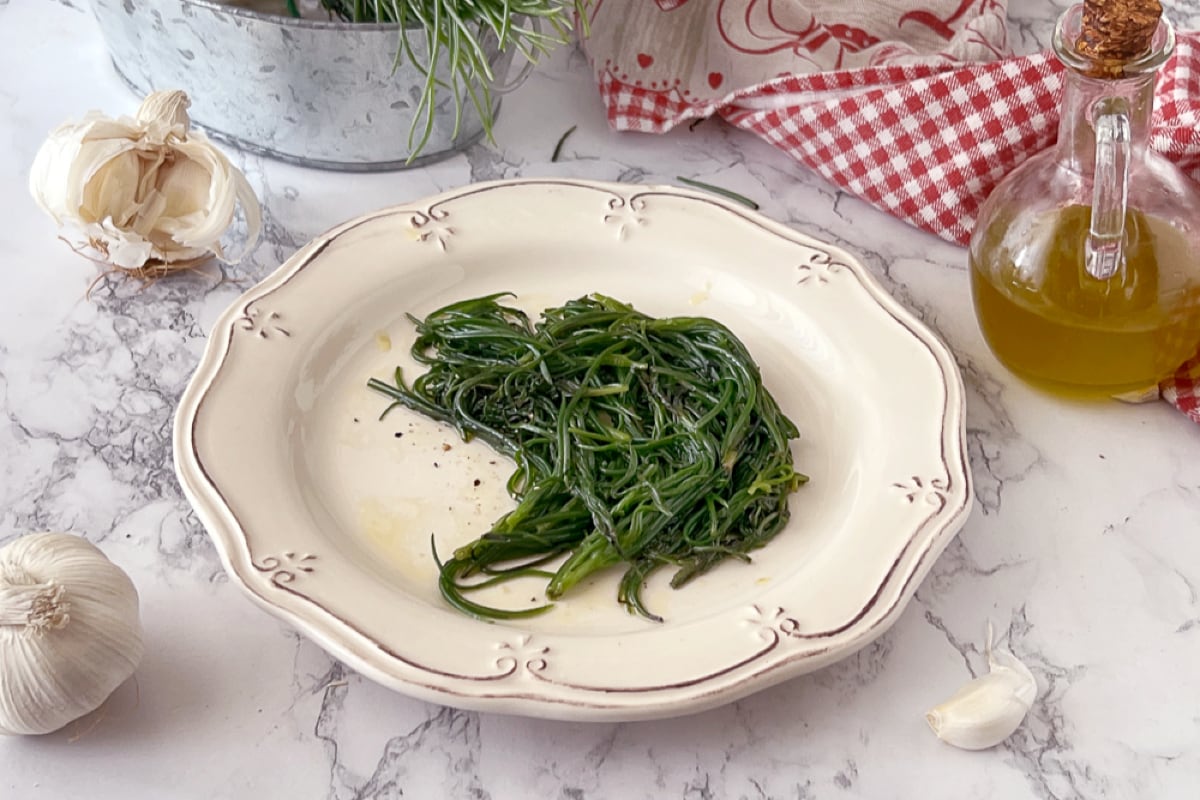 Cómo limpiar y cocinar los agretti