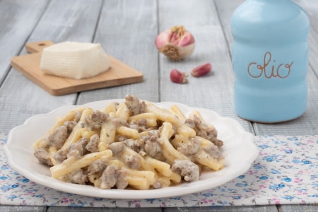 Pasta con salchicha y stracchino