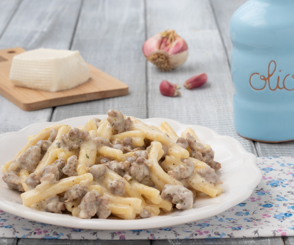 Pasta con salchicha y stracchino