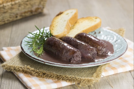 Salchichas al vino tinto