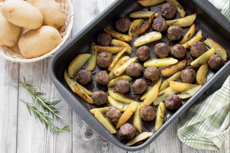Albóndigas de carne y patatas