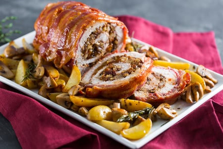 Asado relleno de ciruelas y nueces con mostaza